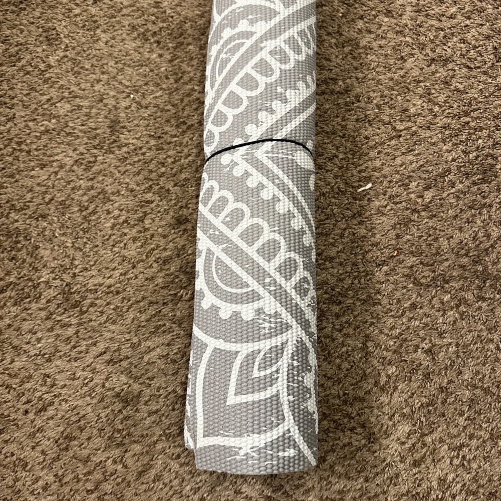 Gray and White Patterned Yoga Mat